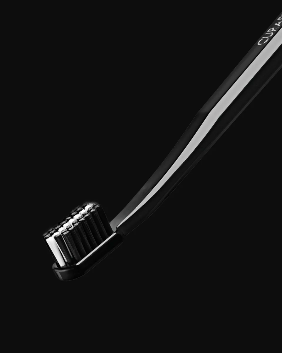 Itin švelnūs Curaprox CS 8760 dantų šepetėliai, juodas ir baltas, 2 vnt. - Image 2